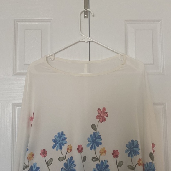 Flowery flowy top - Picture 4 of 6